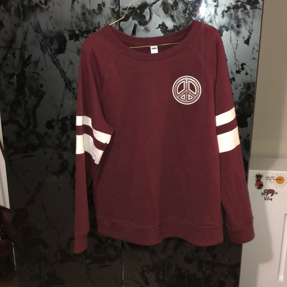 Maroon sweatshirt with peace sign - Picture 1 of 1